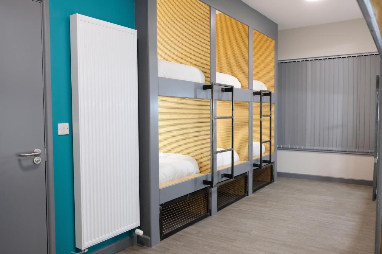 Cwtsh Hostel Swansea Zewnętrze zdjęcie A radiator in a hostel