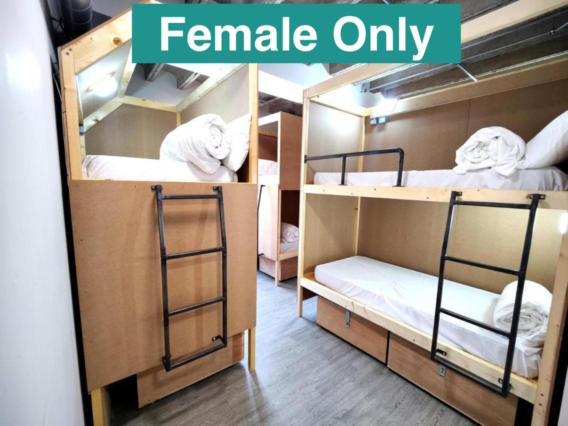 Cwtsh Hostel Swansea Zewnętrze zdjęcie Female only dormitory